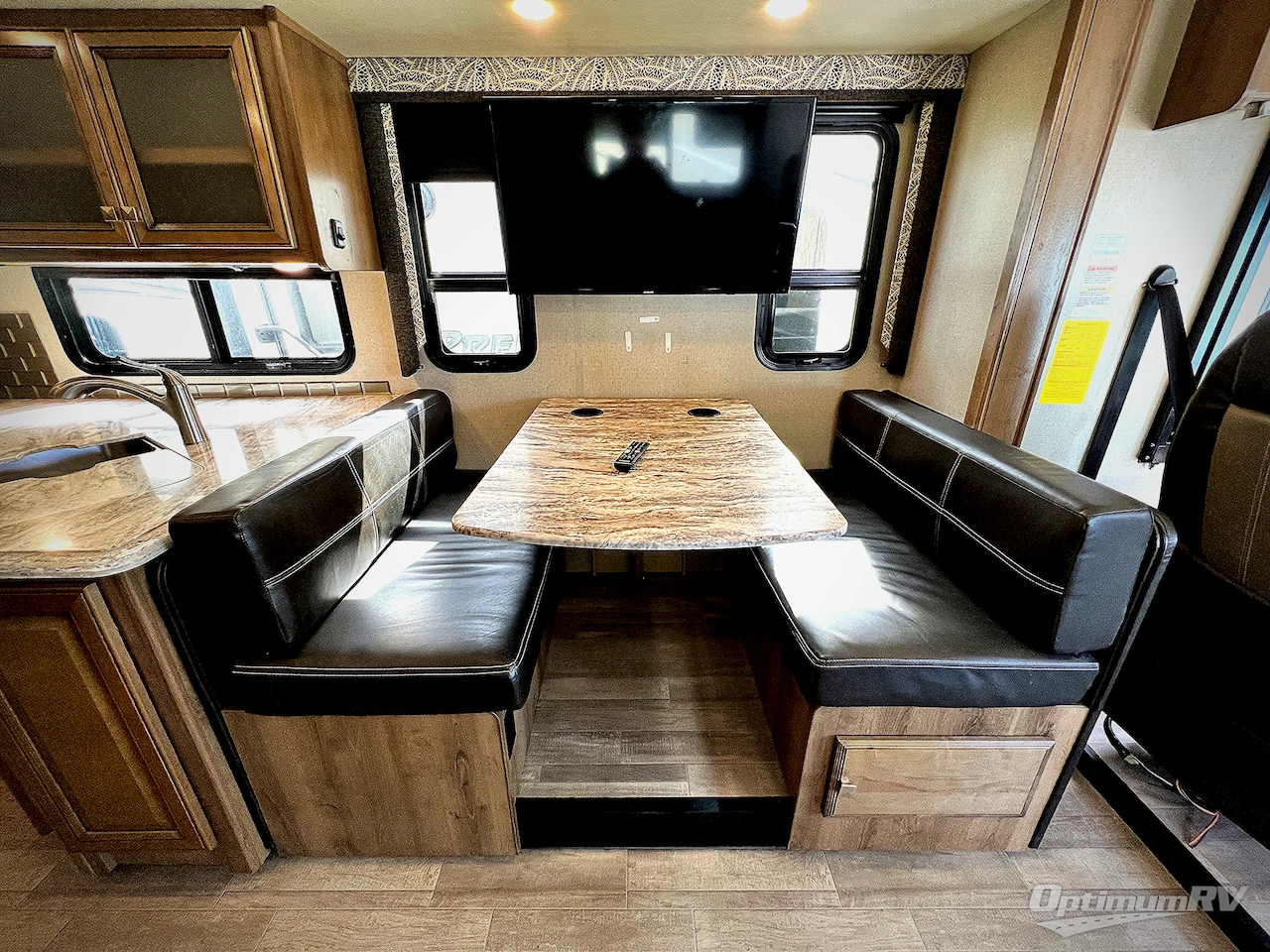 2019 Holiday Rambler Admiral 34J Photo 8
