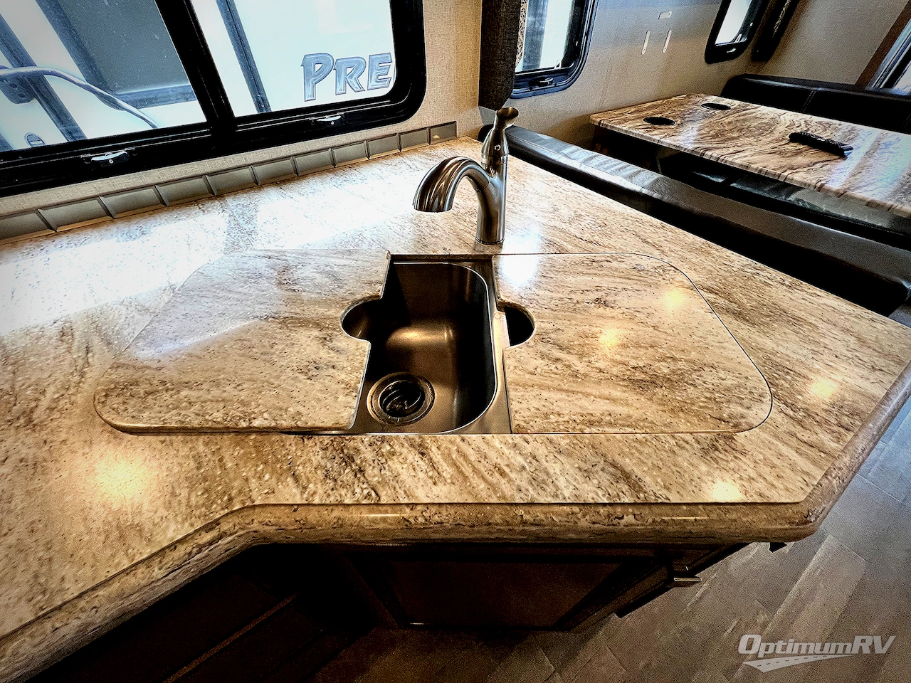 2019 Holiday Rambler Admiral 34J Photo 12