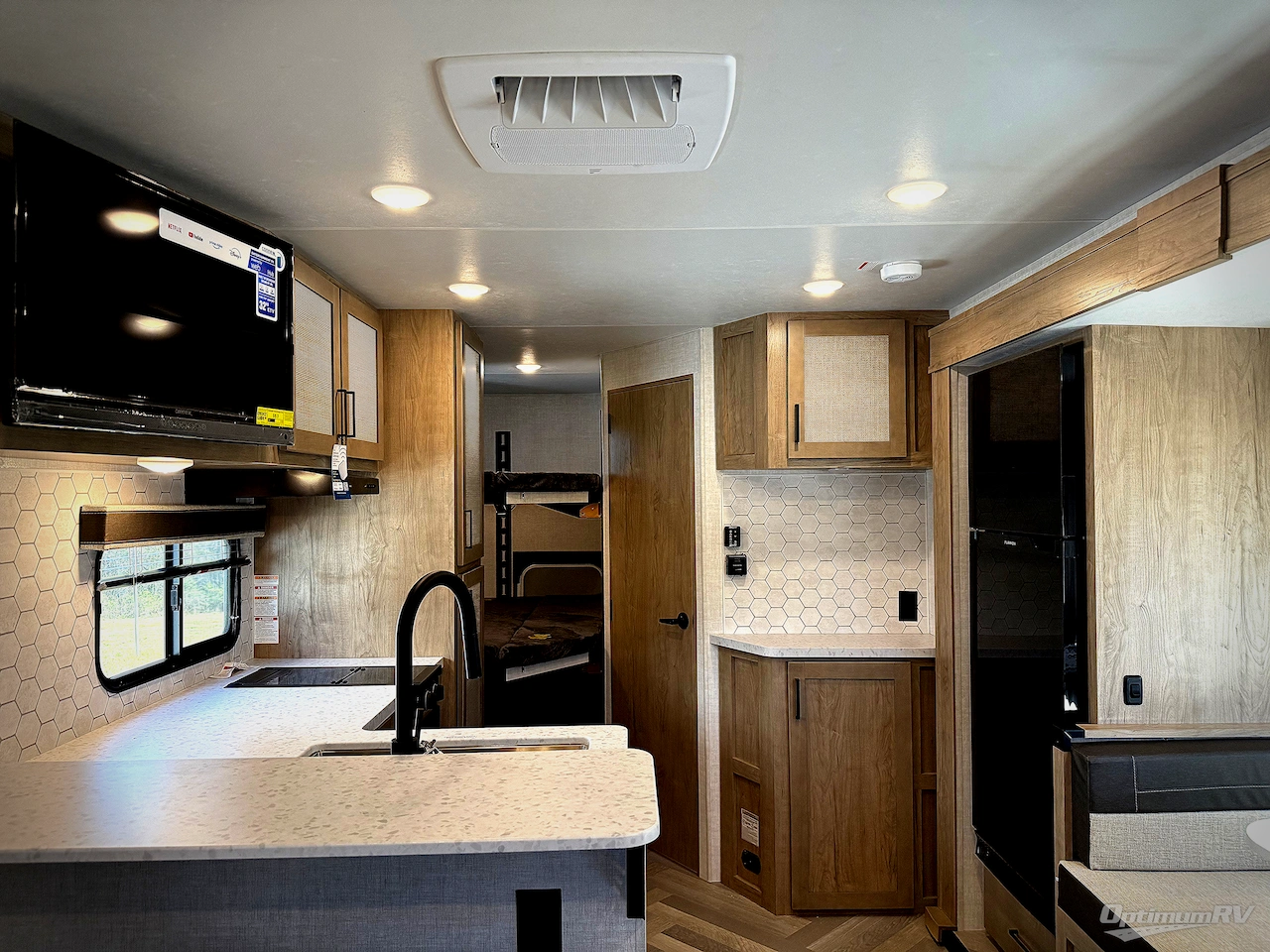 2025 Ember E-Series 22ETS Photo 3