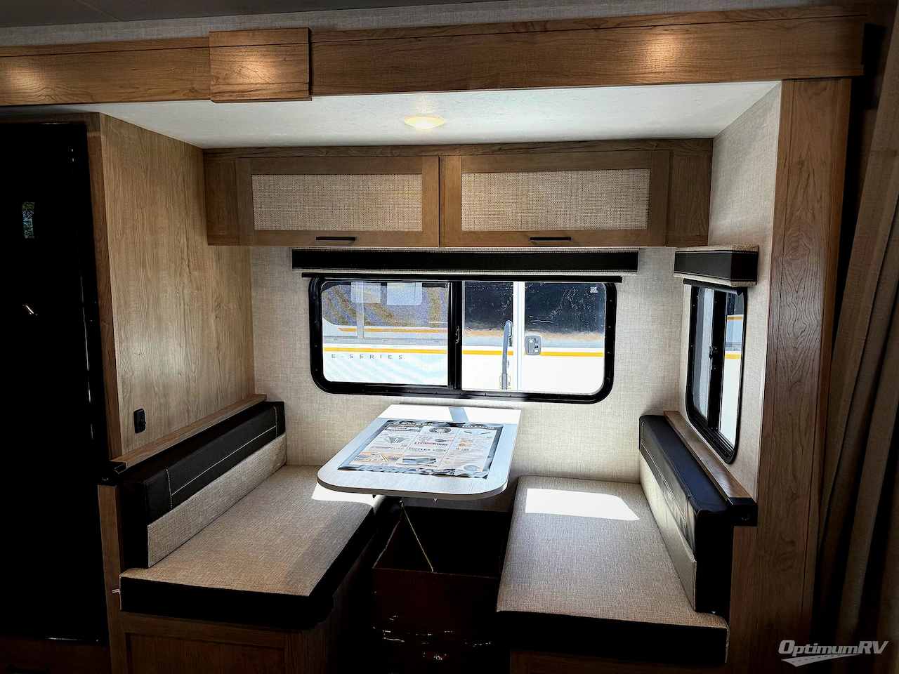 2025 Ember E-Series 22ETS Photo 4