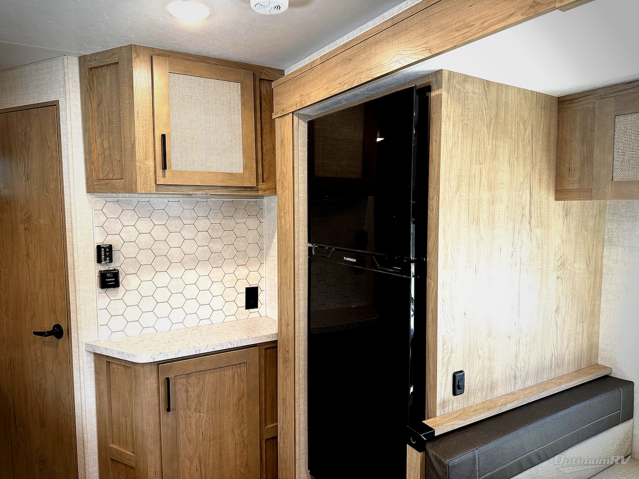 2025 Ember E-Series 22ETS Photo 5