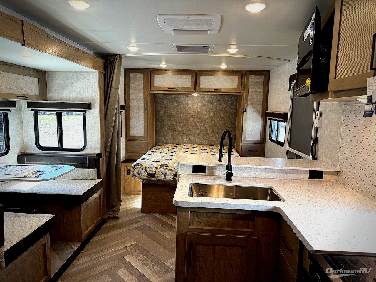 2025 Ember E-Series 22ETS Photo 13