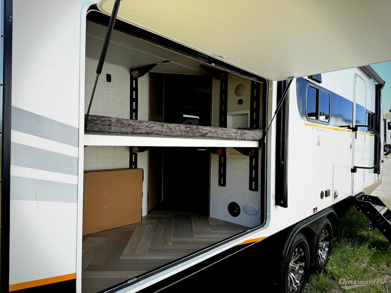 2025 Ember E-Series 22ETS Photo 15