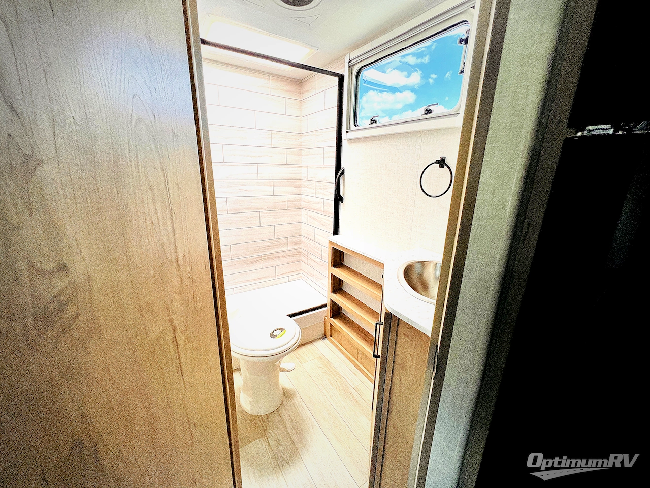 2025 Ember Overland Series 190MSL Photo 16