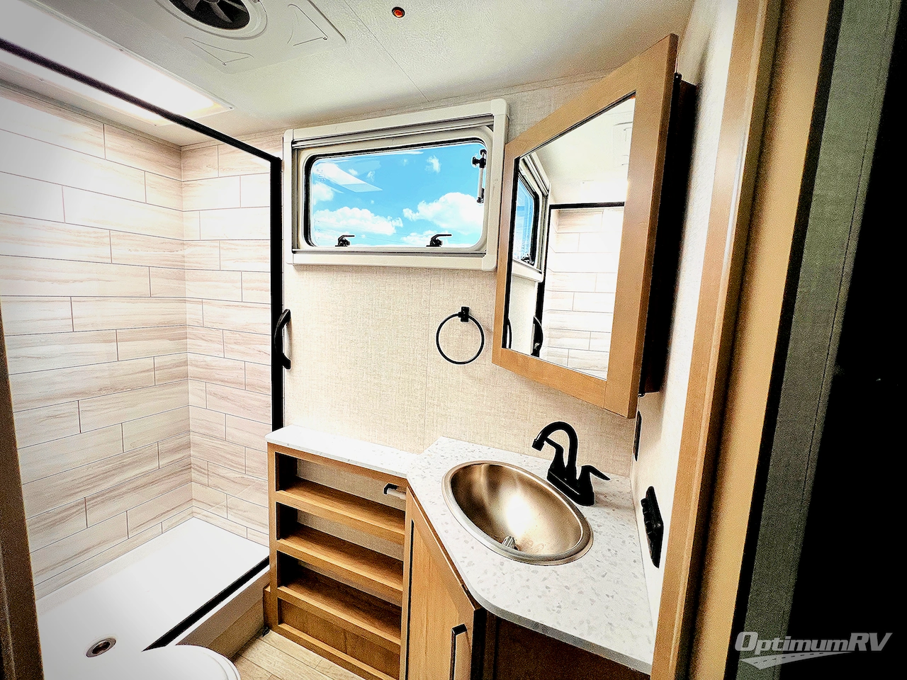2025 Ember Overland Series 190MSL Photo 17