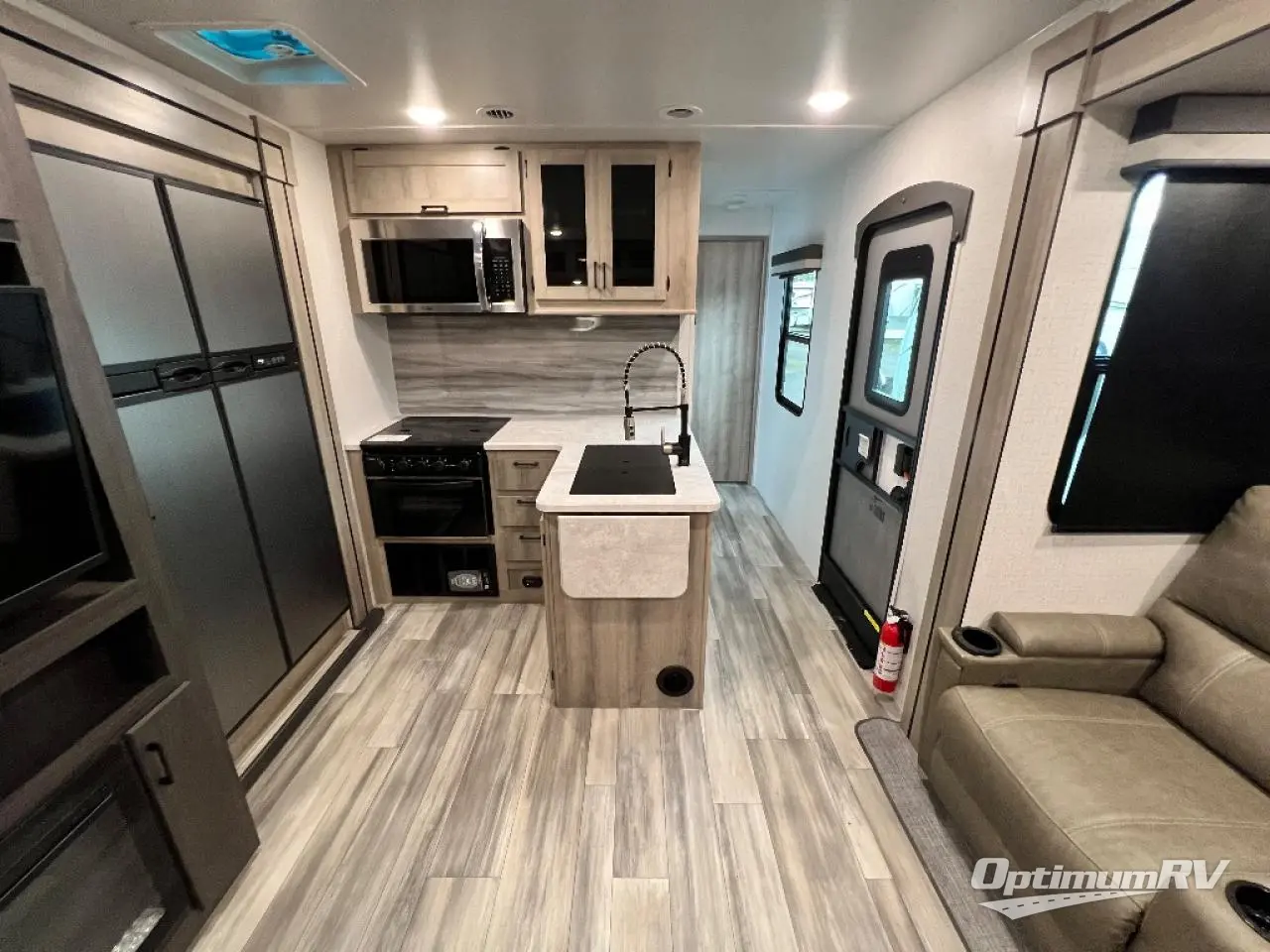 2022 Winnebago Towables Voyage 2730RL Photo 5