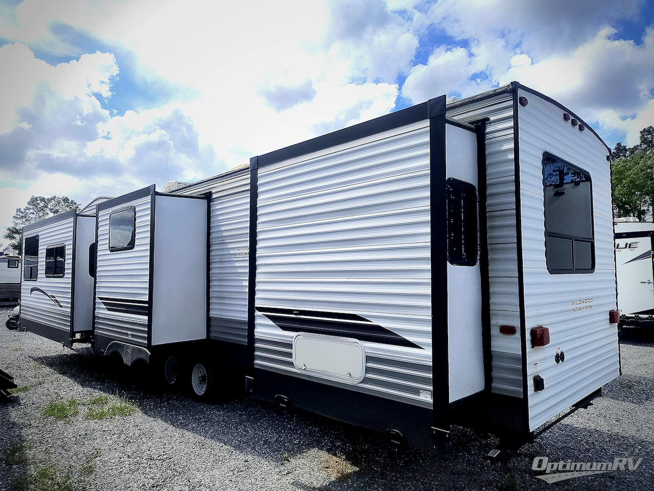 2018 Forest River Wildwood DLX 395FKLTD Photo 3
