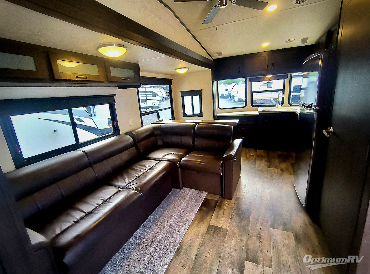 2018 Forest River Wildwood DLX 395FKLTD Photo 4