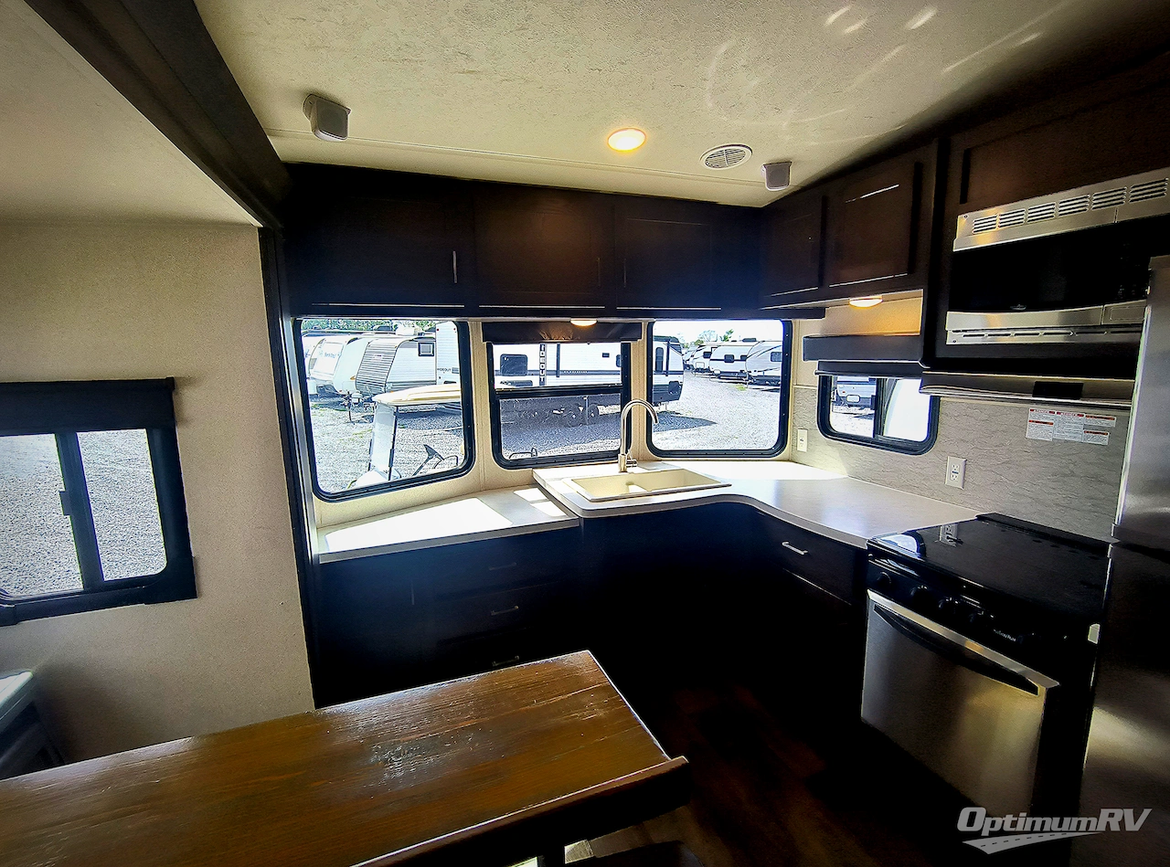 2018 Forest River Wildwood DLX 395FKLTD Photo 8