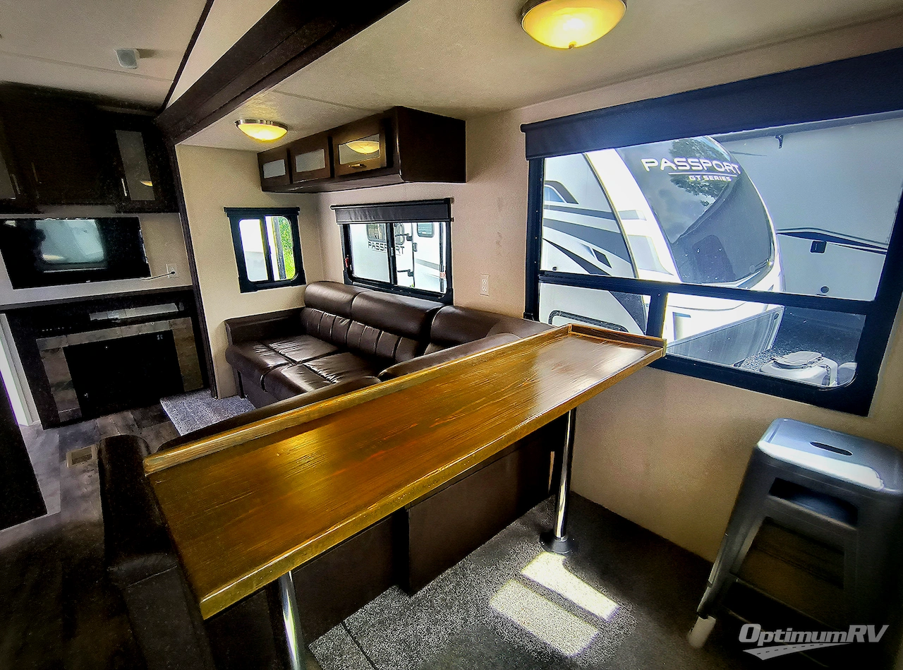 2018 Forest River Wildwood DLX 395FKLTD Photo 9