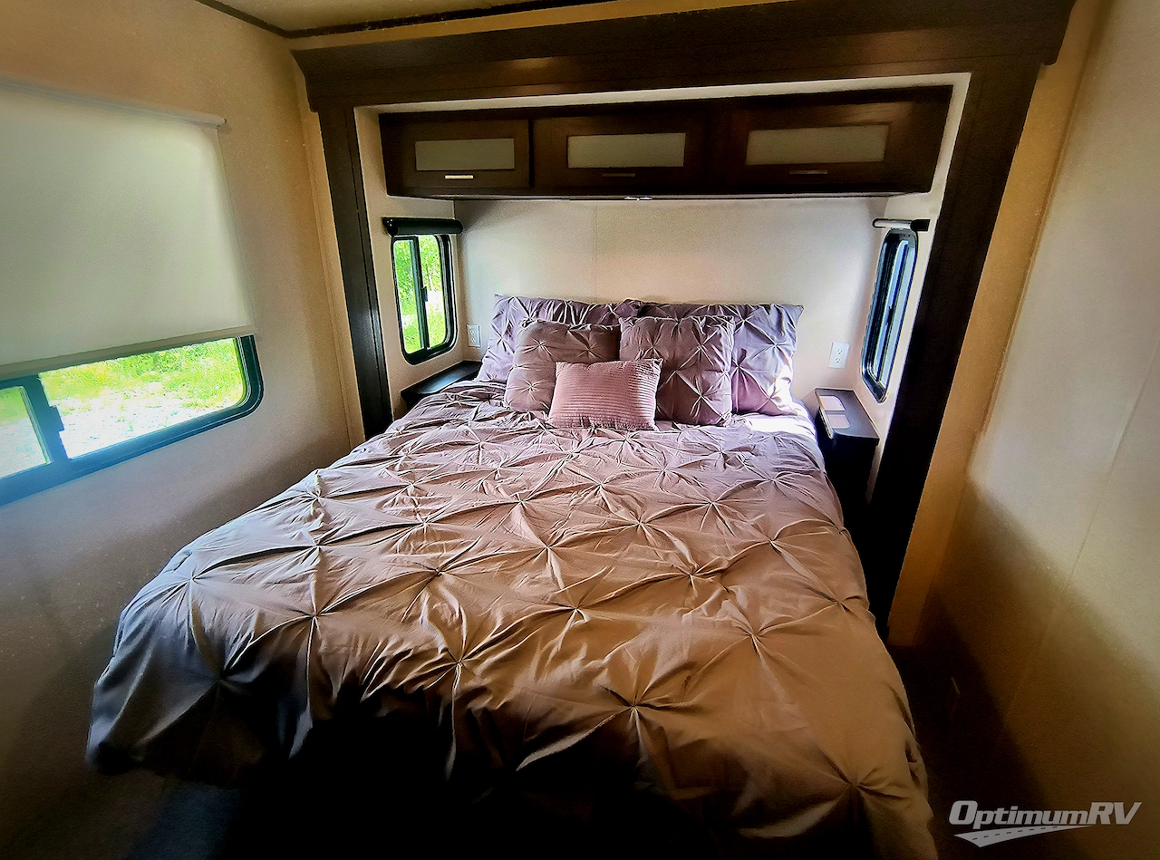 2018 Forest River Wildwood DLX 395FKLTD Photo 15