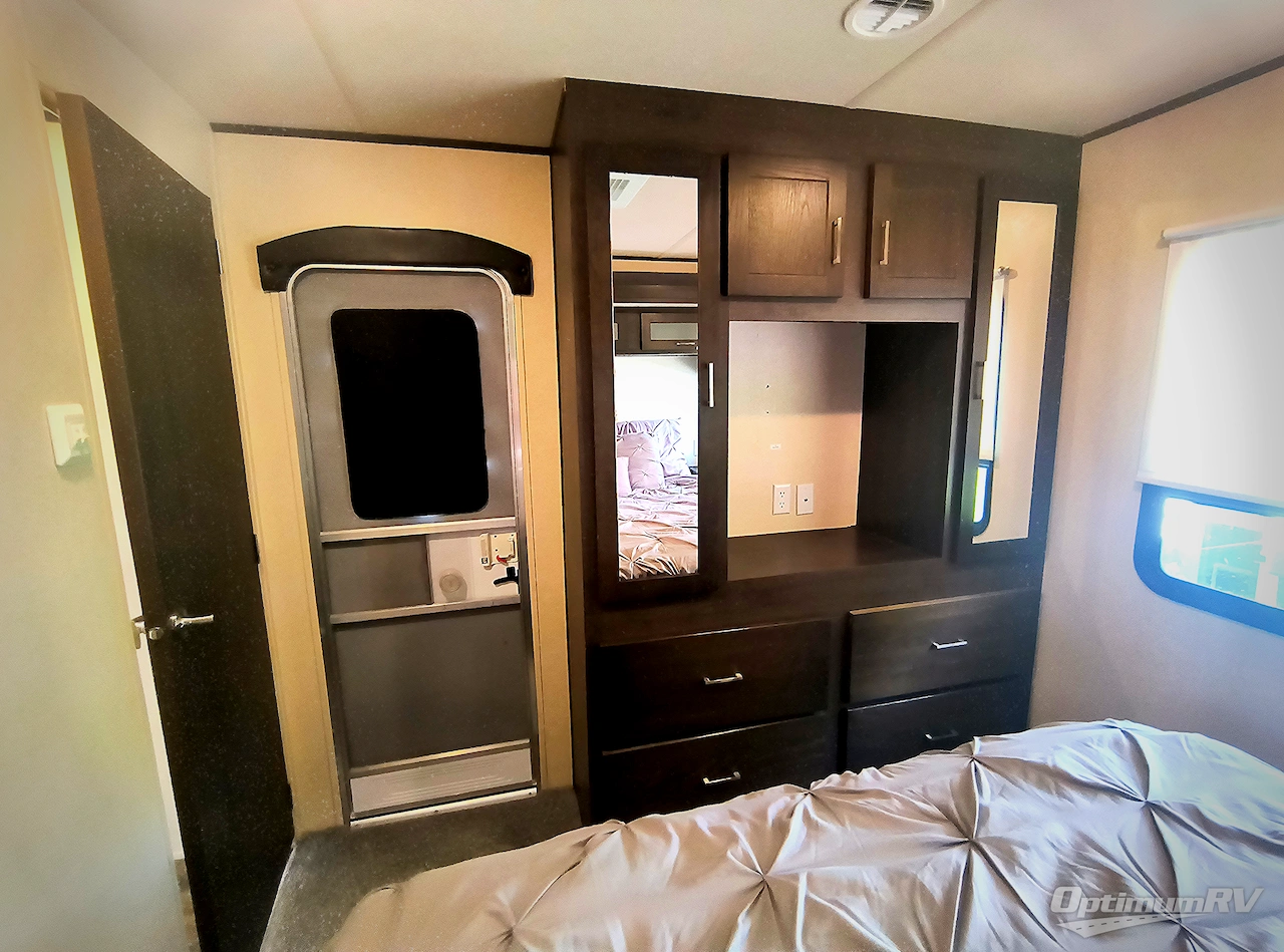 2018 Forest River Wildwood DLX 395FKLTD Photo 16