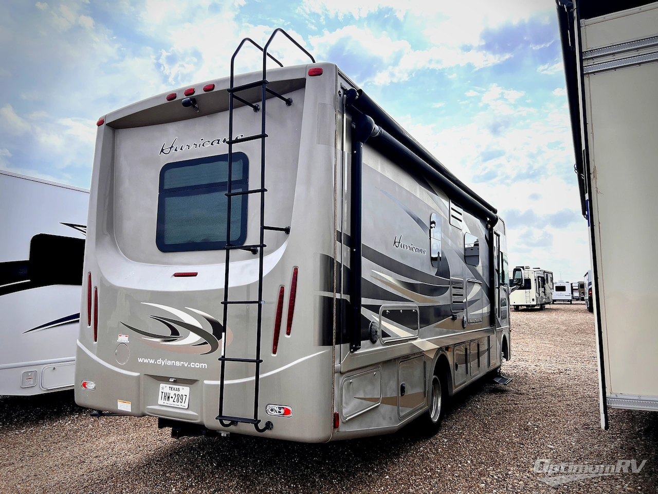 2016 Thor Hurricane 27K Photo 2
