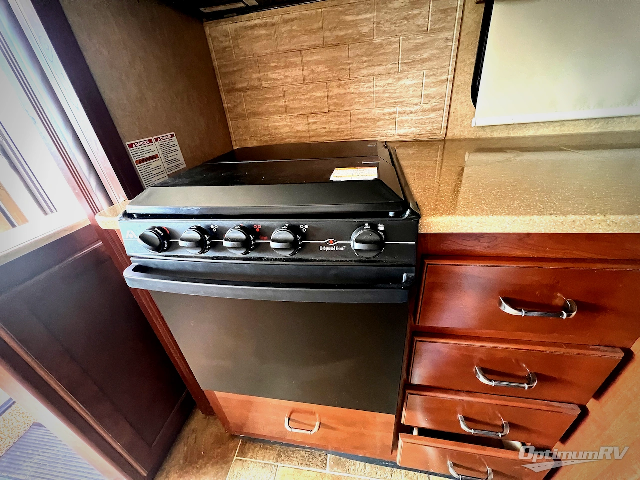 2016 Thor Hurricane 27K Photo 10