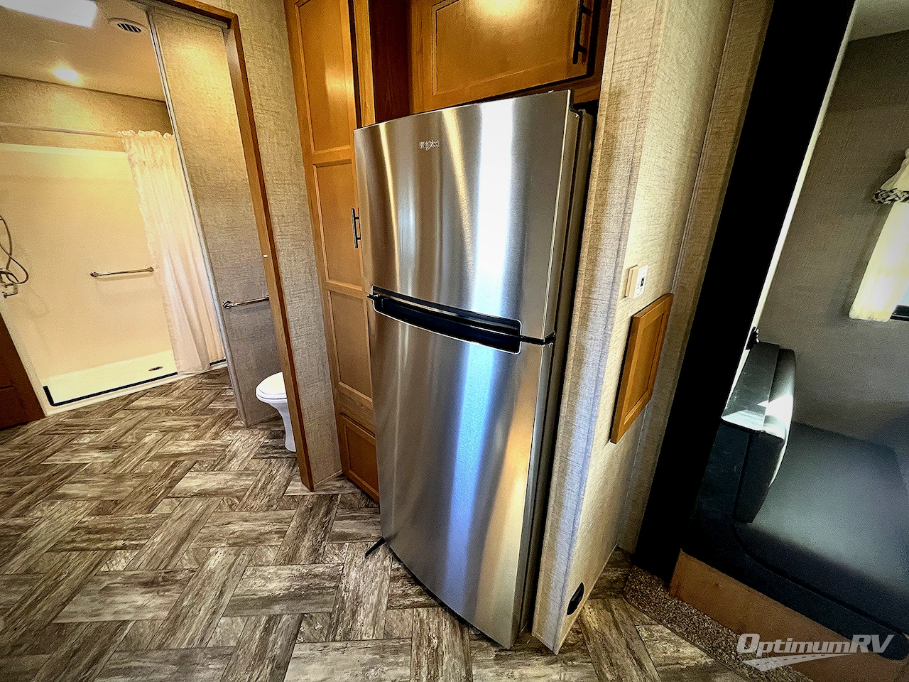 2025 HL Enterprise Hy-Line 38 Premier Photo 15