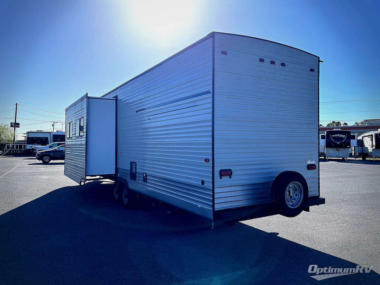 2025 HL Enterprise Hy-Line 38 Premier Photo 3