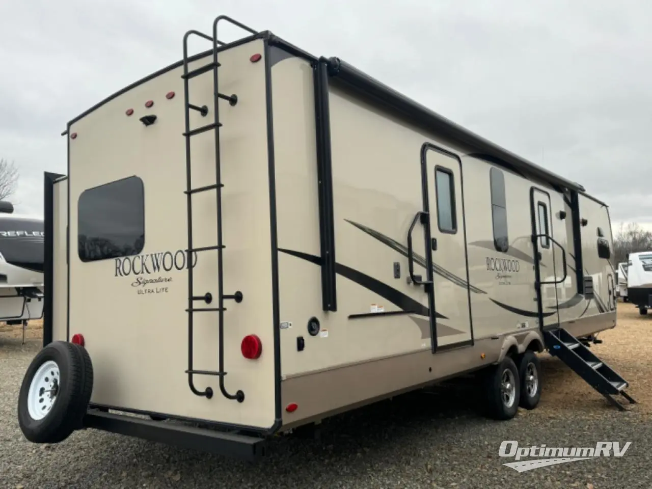 2018 Forest River Rockwood Signature Ultra Lite 8335BSS Photo 2