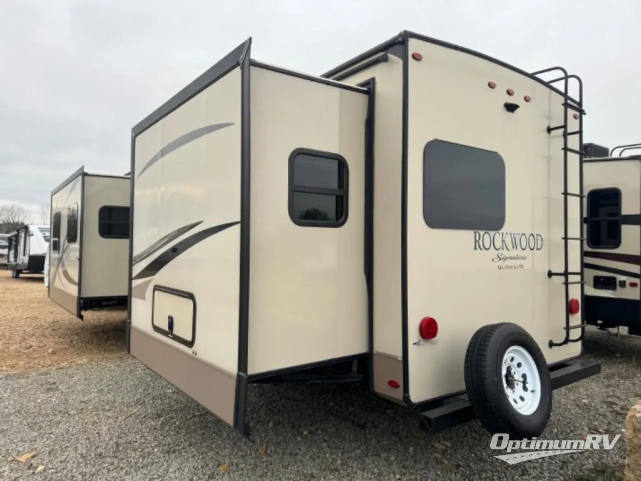 2018 Forest River Rockwood Signature Ultra Lite 8335BSS Photo 3