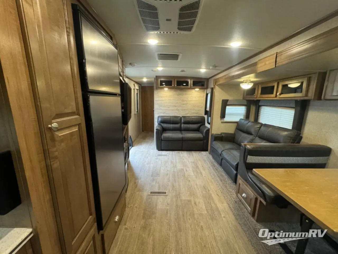 2018 Forest River Rockwood Signature Ultra Lite 8335BSS Photo 4