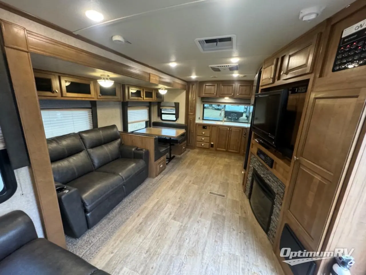 2018 Forest River Rockwood Signature Ultra Lite 8335BSS Photo 5