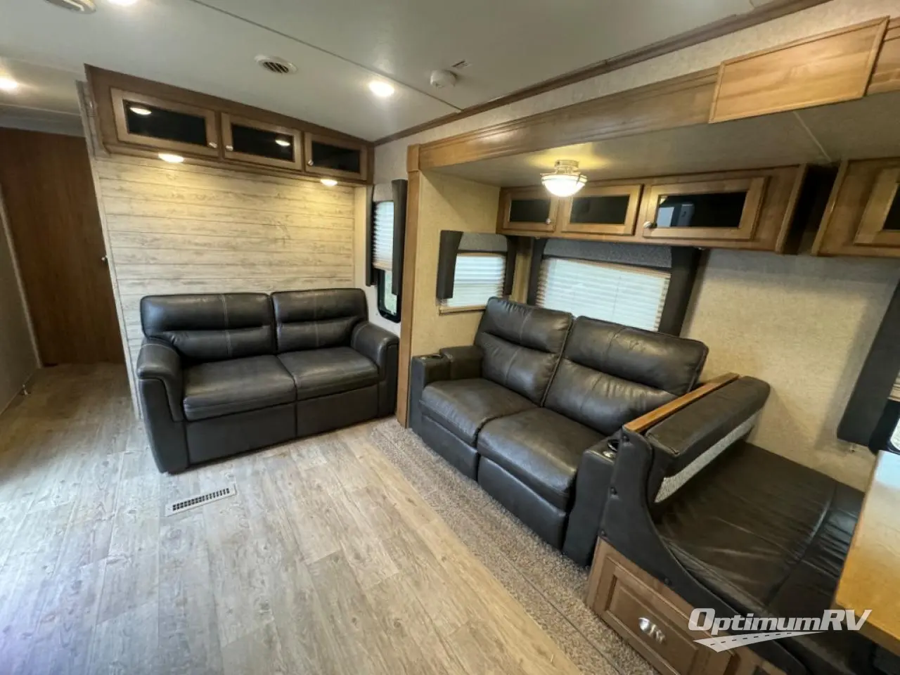 2018 Forest River Rockwood Signature Ultra Lite 8335BSS Photo 9