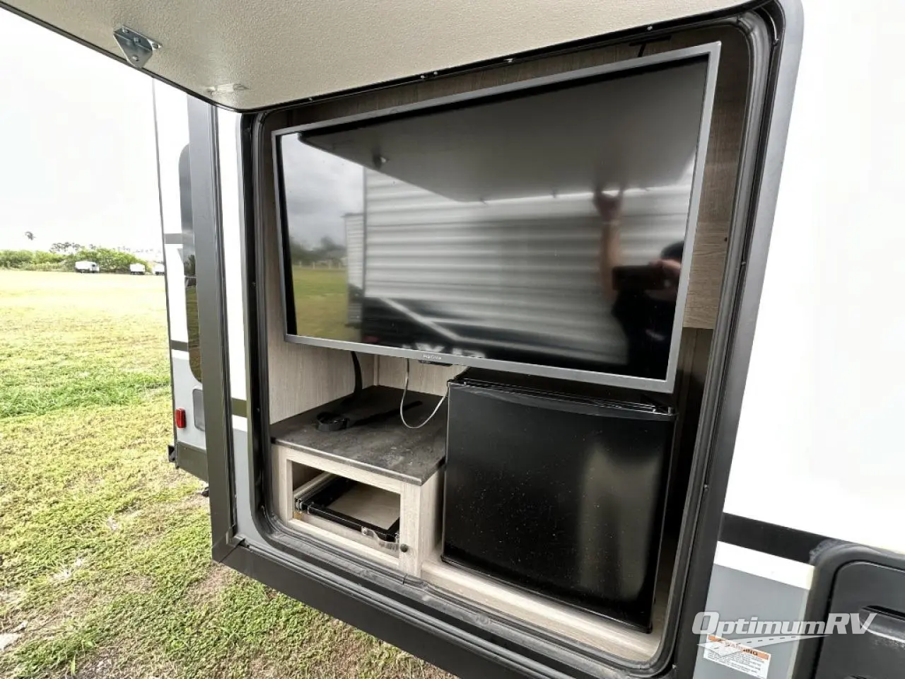 2021 Coachmen Apex Ultra-Lite 293RLDS Photo 3