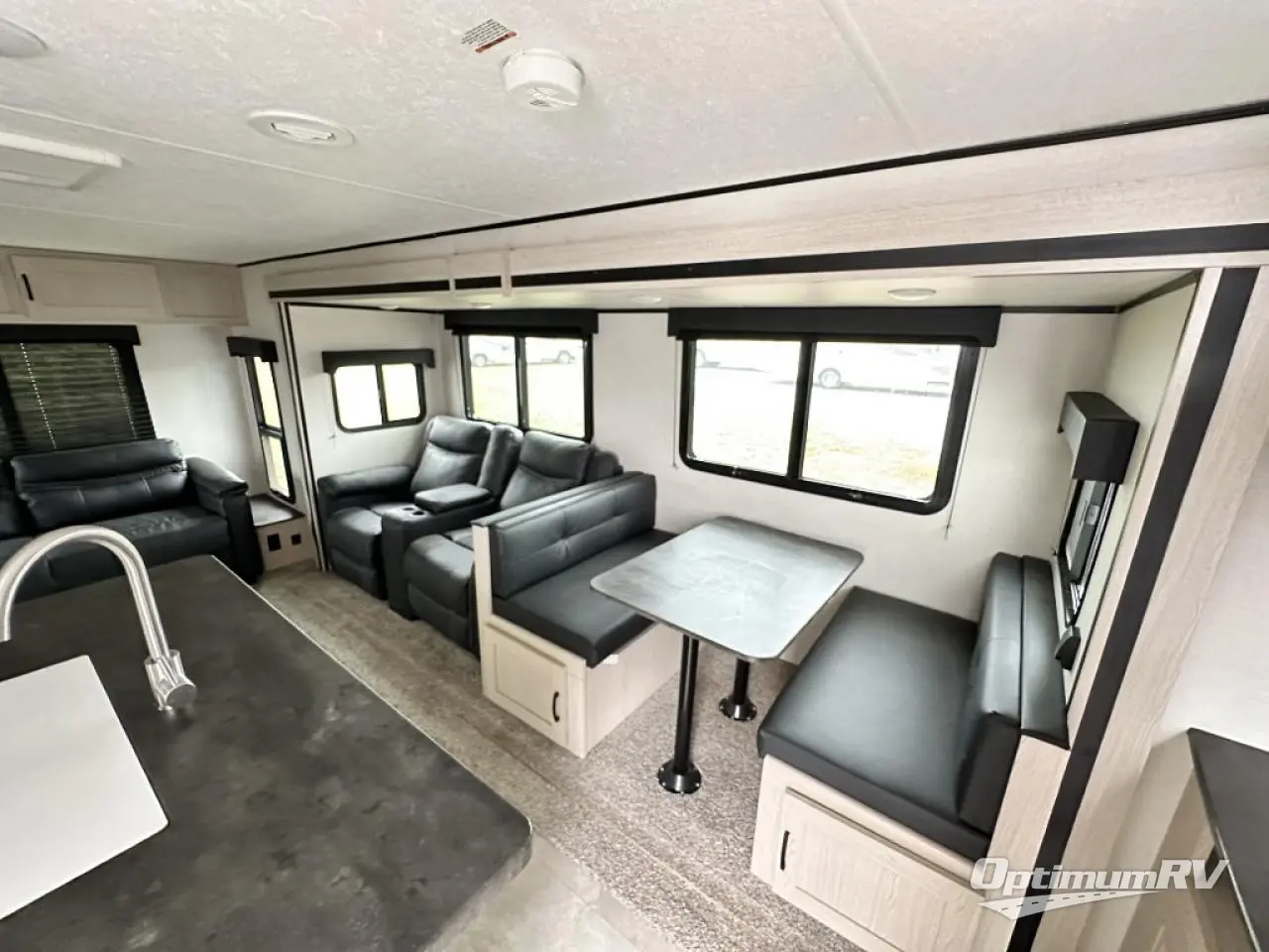 2021 Coachmen Apex Ultra-Lite 293RLDS Photo 6