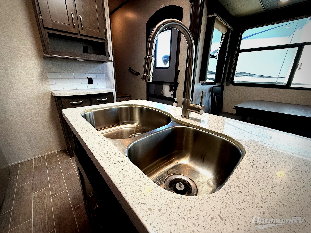 2019 Keystone Montana High Country 365BH Photo 9