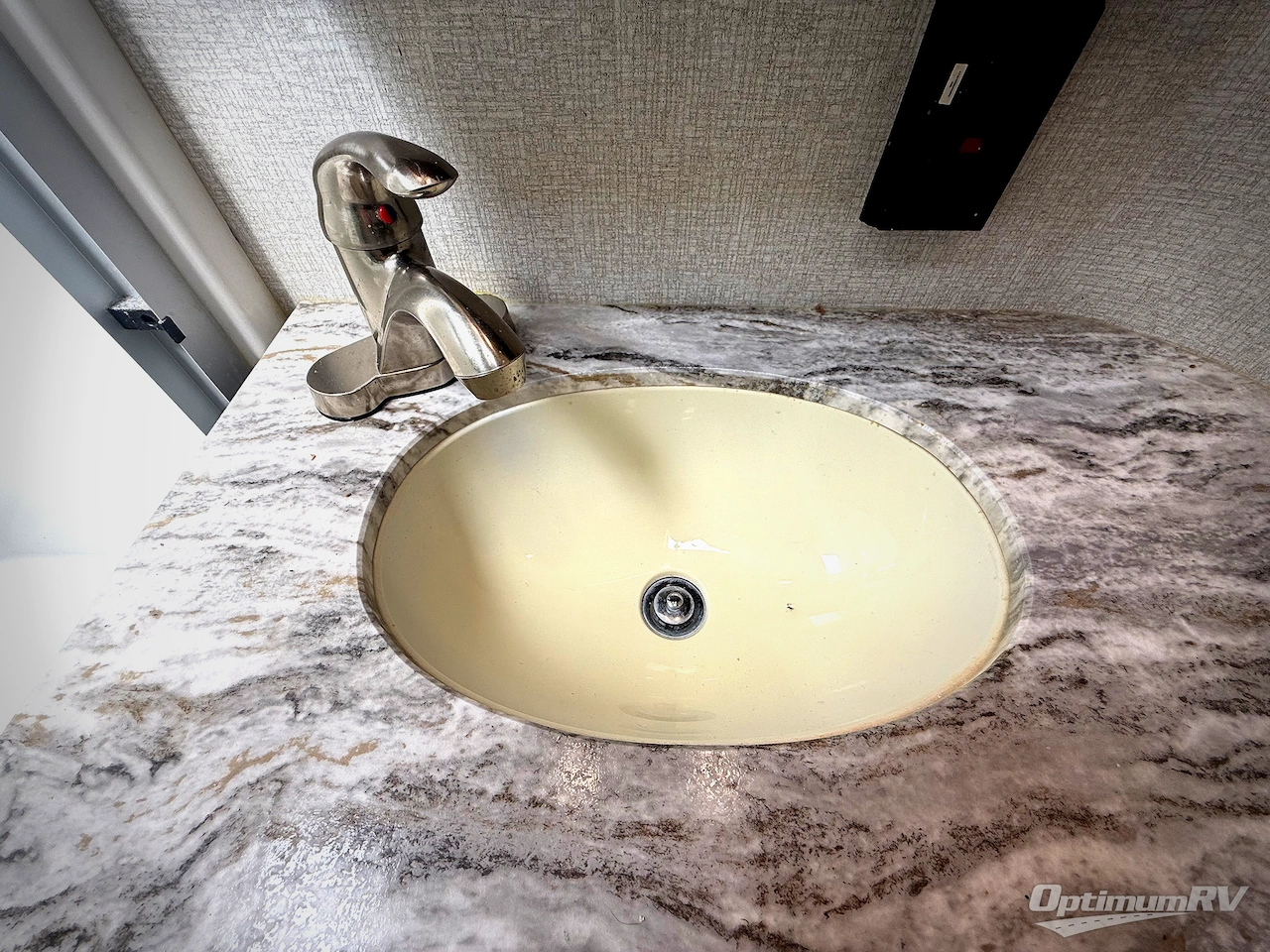 2019 Keystone Montana High Country 365BH Photo 17