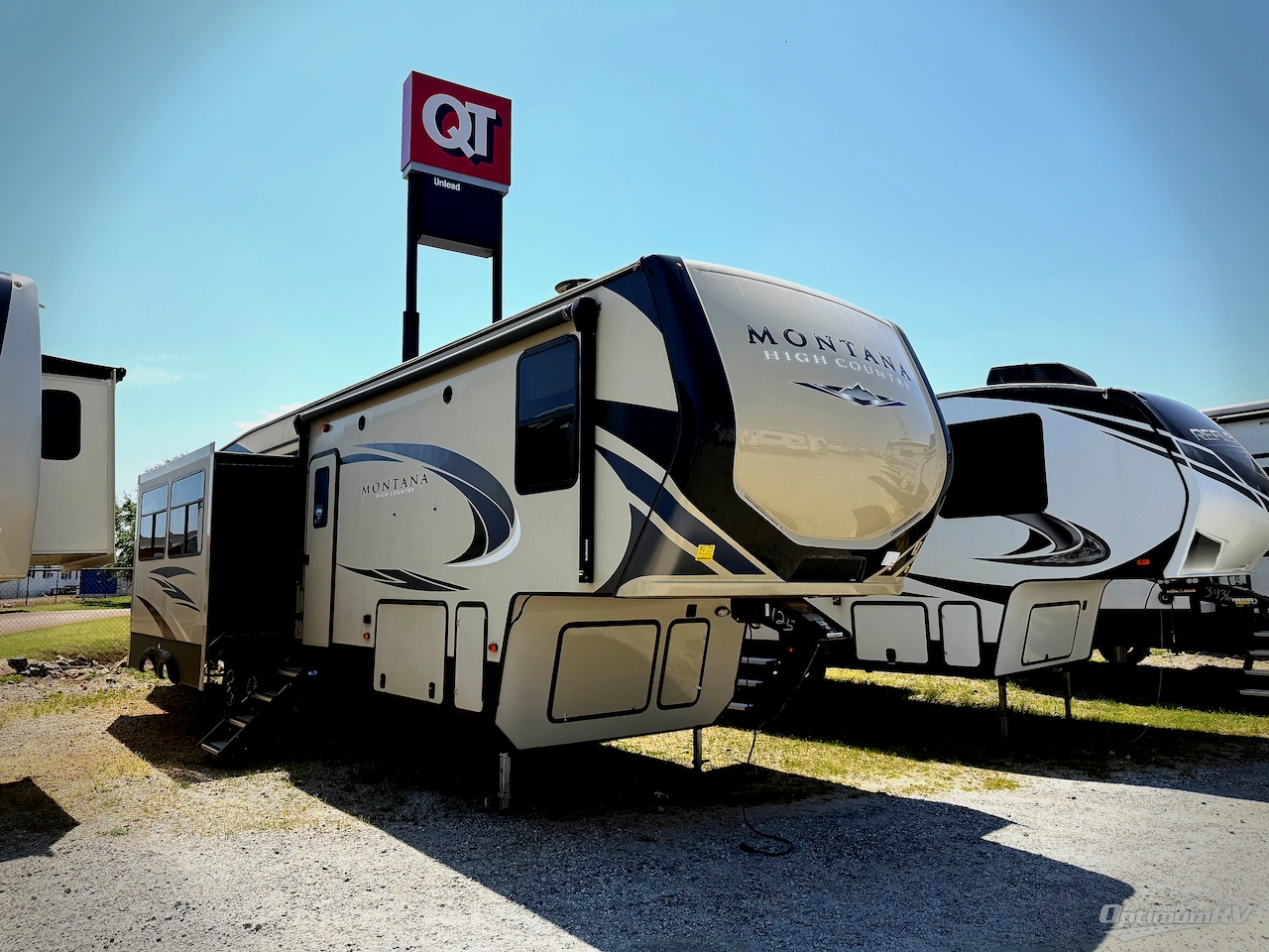 2019 Keystone Montana High Country 365BH Photo 24