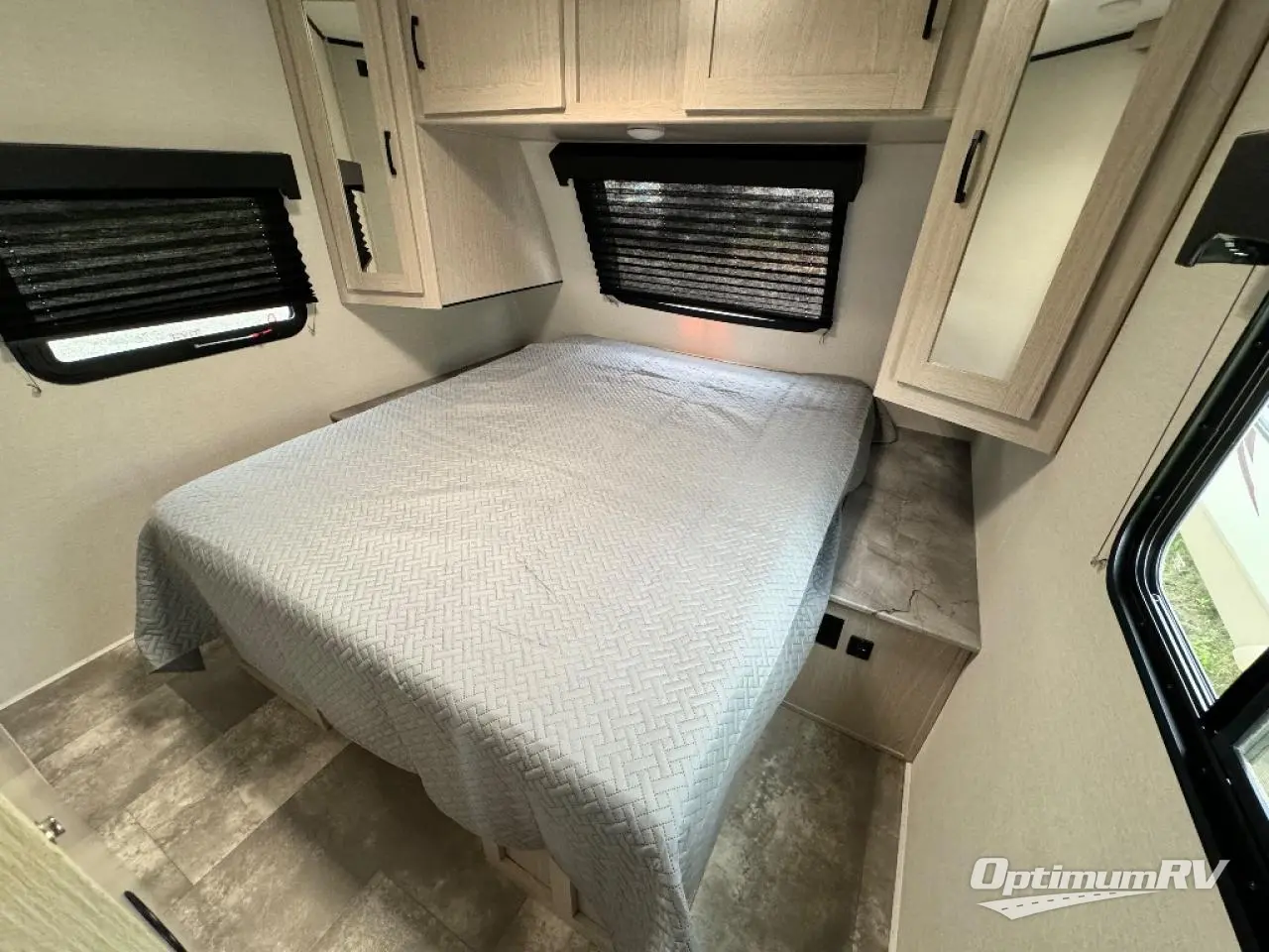 2022 Coachmen Apex Ultra-Lite 256BHS Photo 11