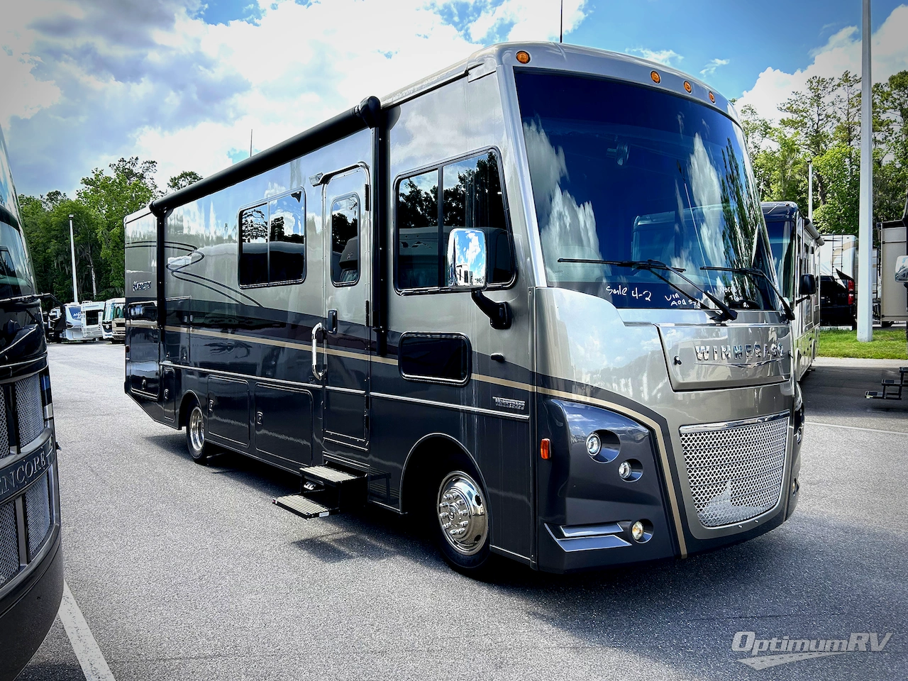 2022 Winnebago Adventurer 29B Photo 1
