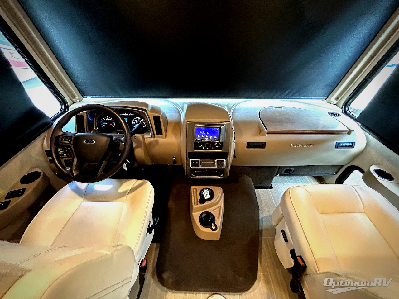 2022 Winnebago Adventurer 29B Photo 8