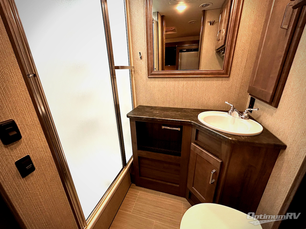 2022 Winnebago Adventurer 29B Photo 14