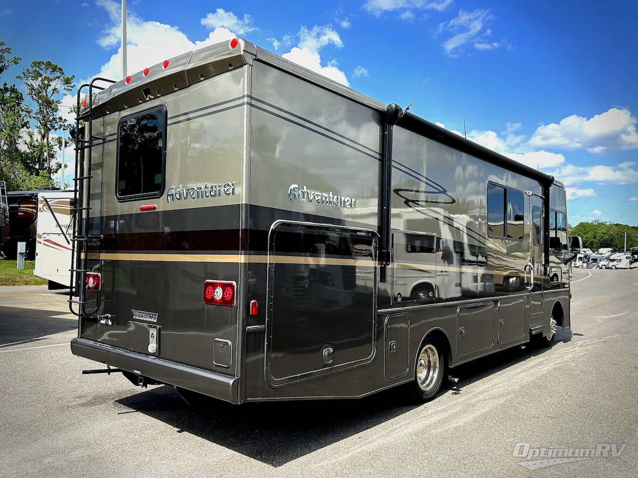 2022 Winnebago Adventurer 29B Photo 2