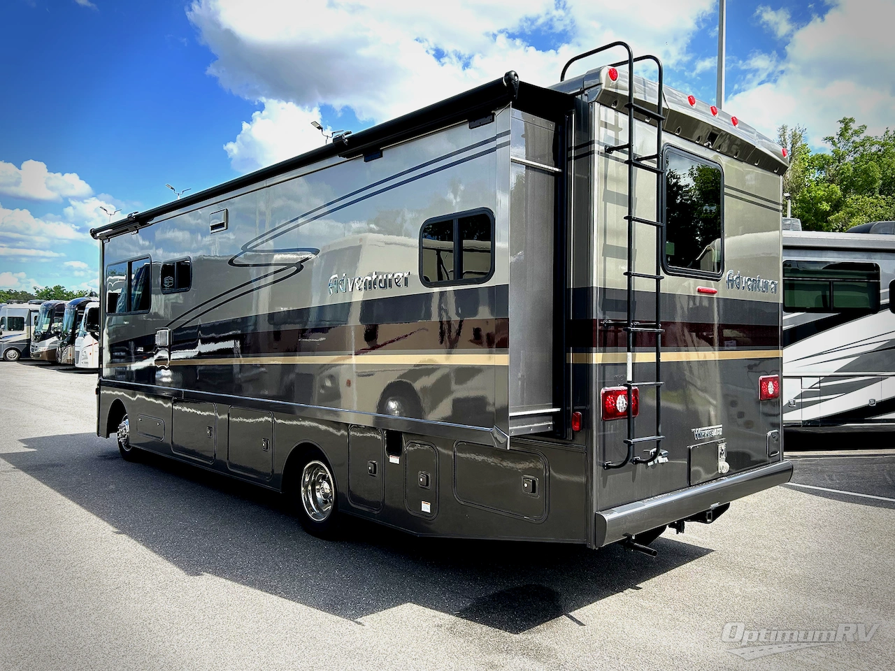 2022 Winnebago Adventurer 29B Photo 3