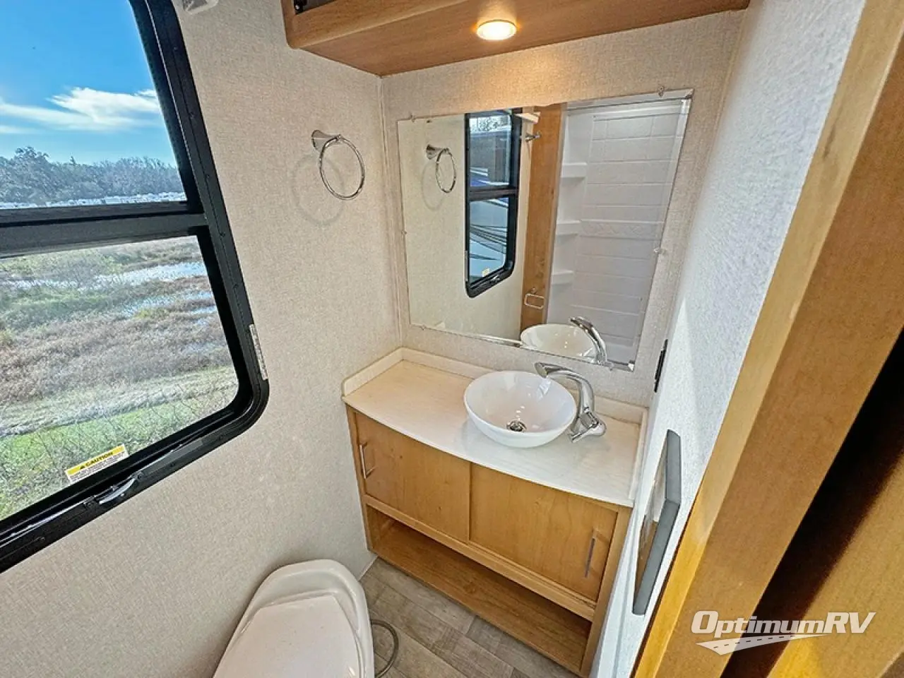 2019 Tiffin Wayfarer 25 RW Photo 12