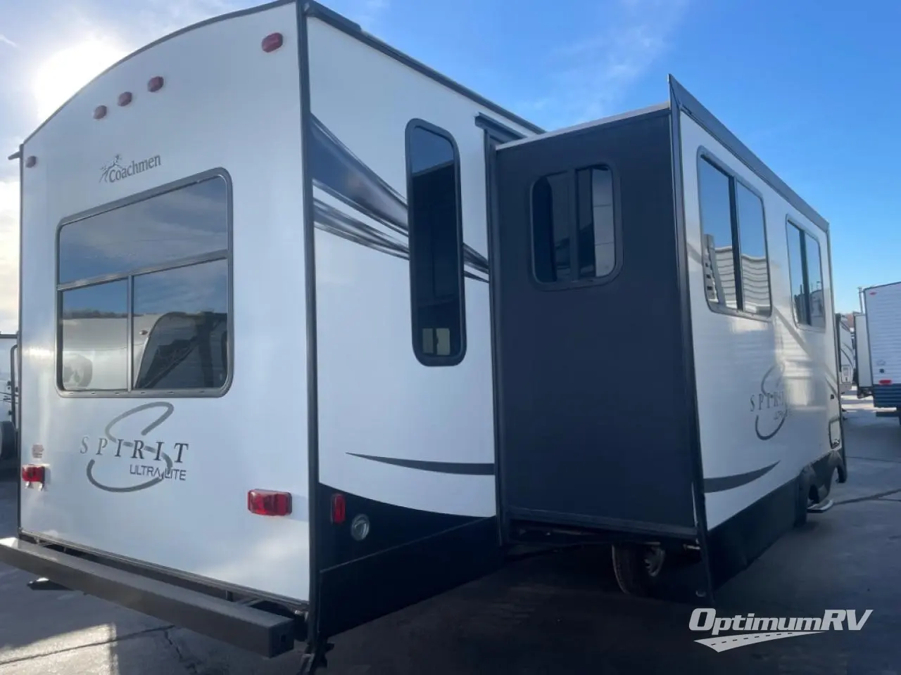 2019 Coachmen Spirit Ultra Lite 3373RL Photo 2