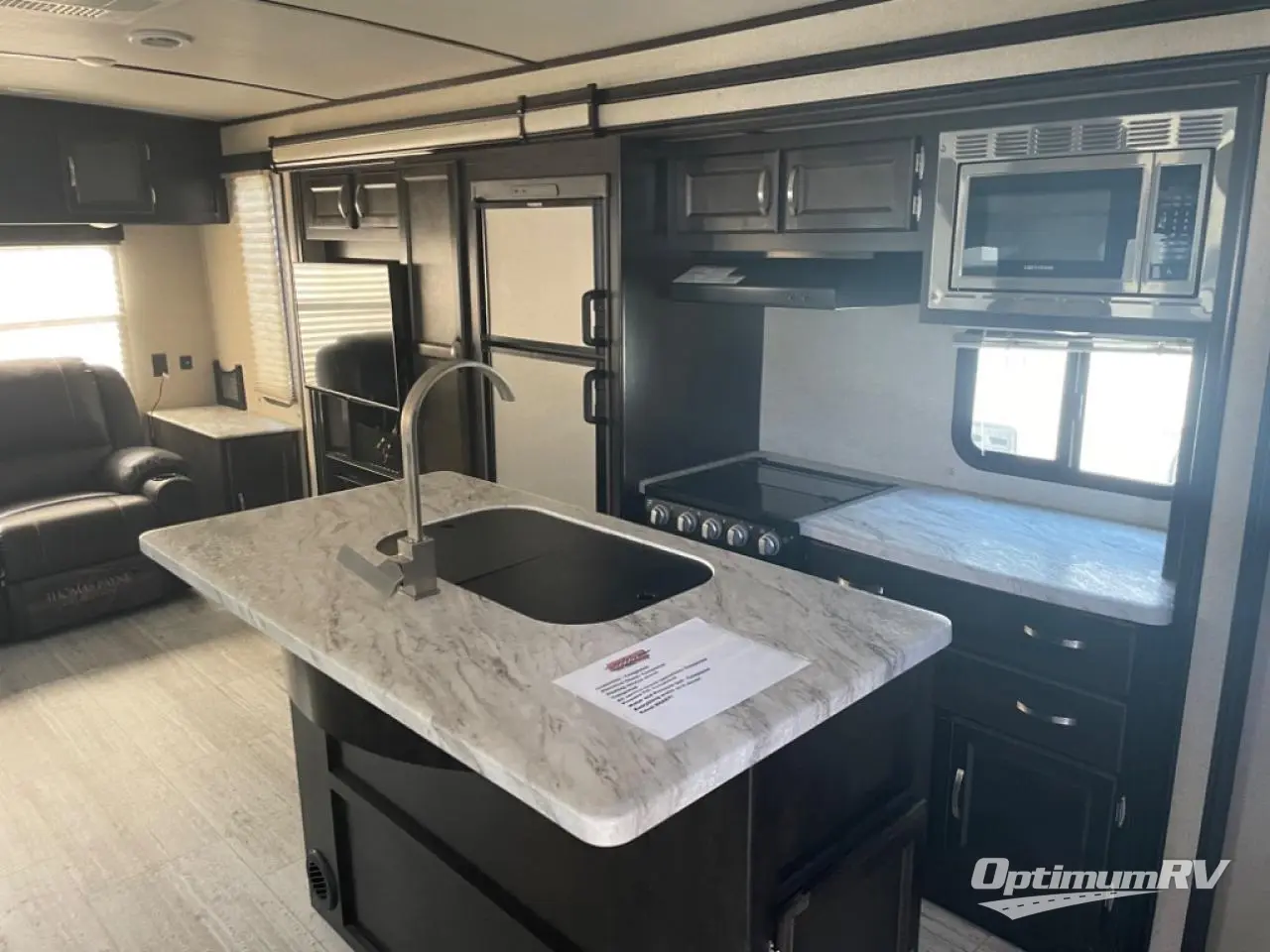 2019 Coachmen Spirit Ultra Lite 3373RL Photo 4