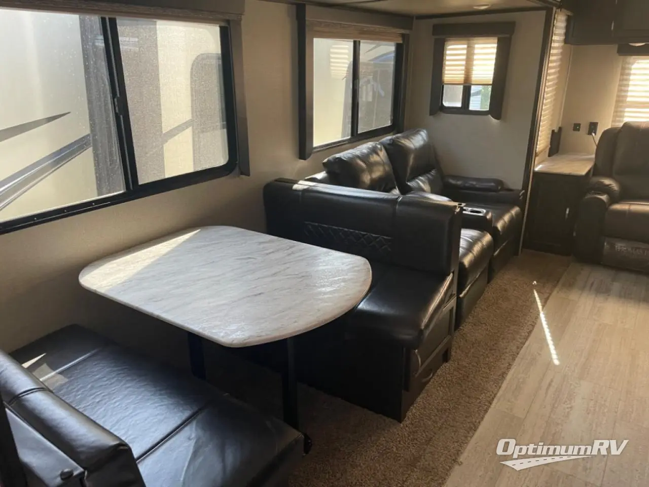 2019 Coachmen Spirit Ultra Lite 3373RL Photo 5