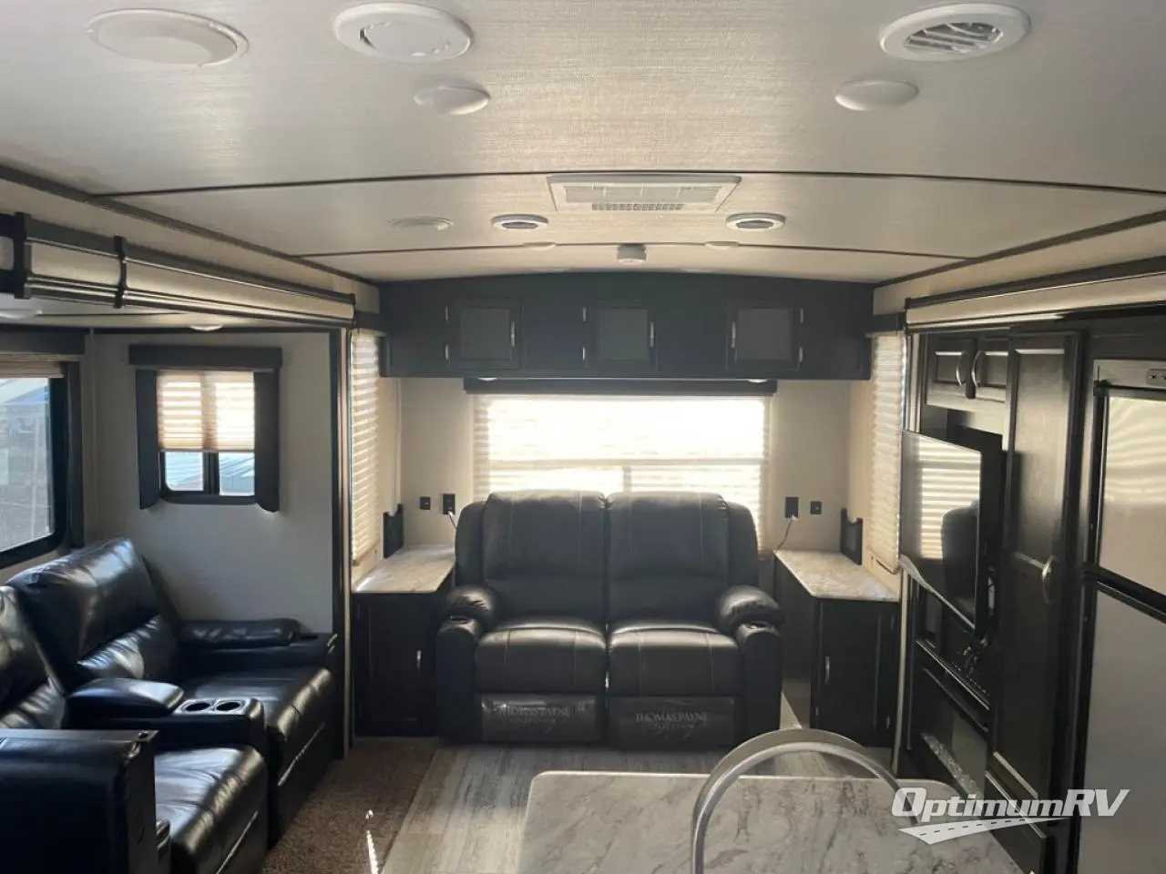 2019 Coachmen Spirit Ultra Lite 3373RL Photo 6