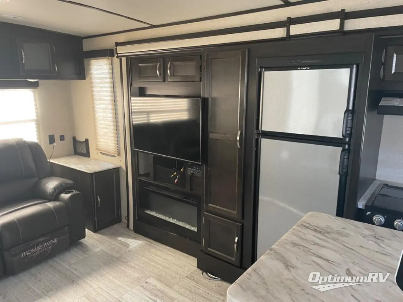 2019 Coachmen Spirit Ultra Lite 3373RL Photo 9