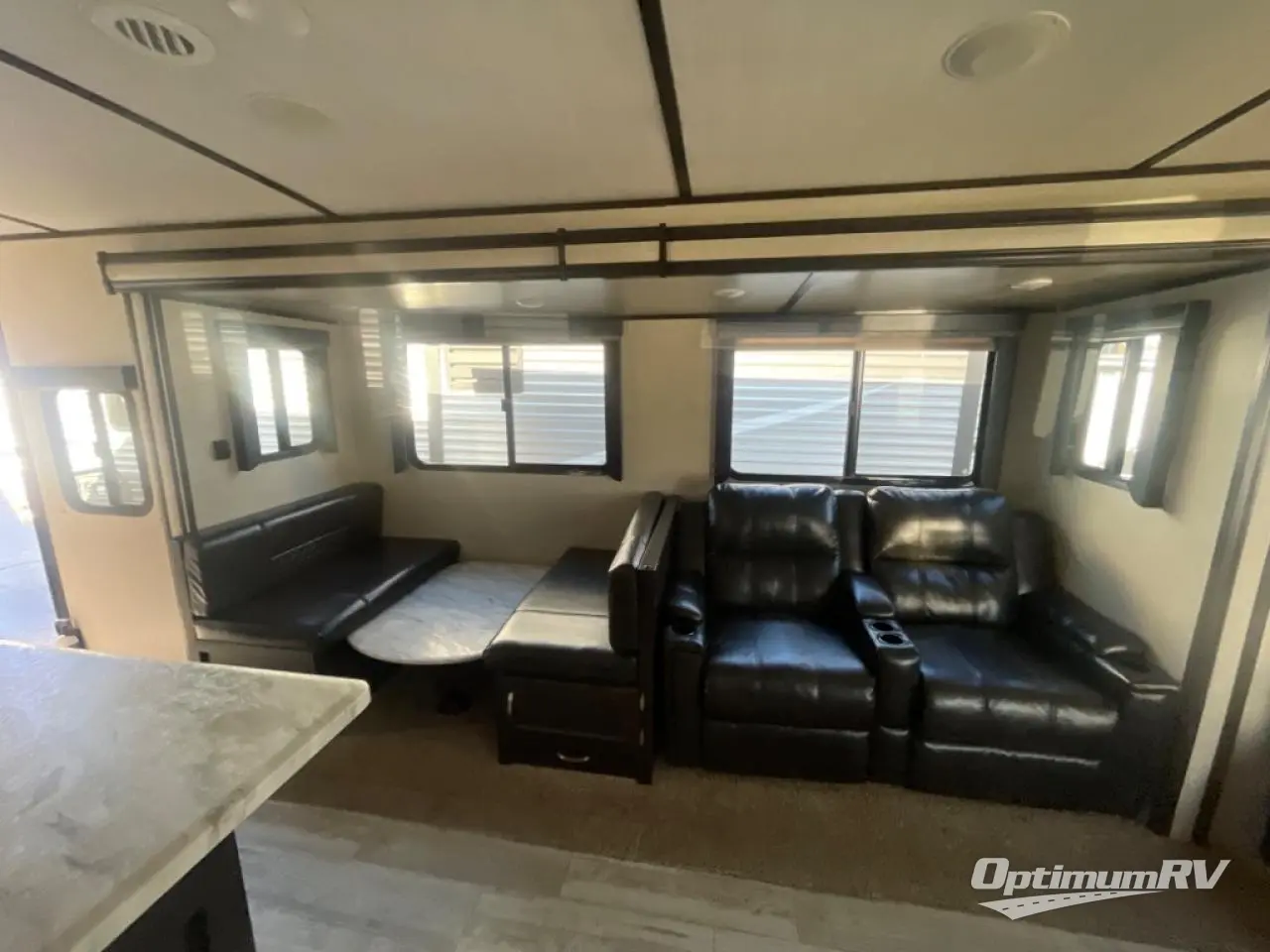 2019 Coachmen Spirit Ultra Lite 3373RL Photo 11