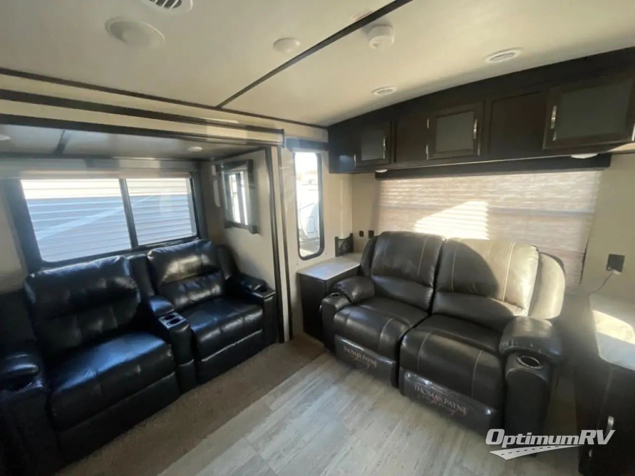 2019 Coachmen Spirit Ultra Lite 3373RL Photo 12