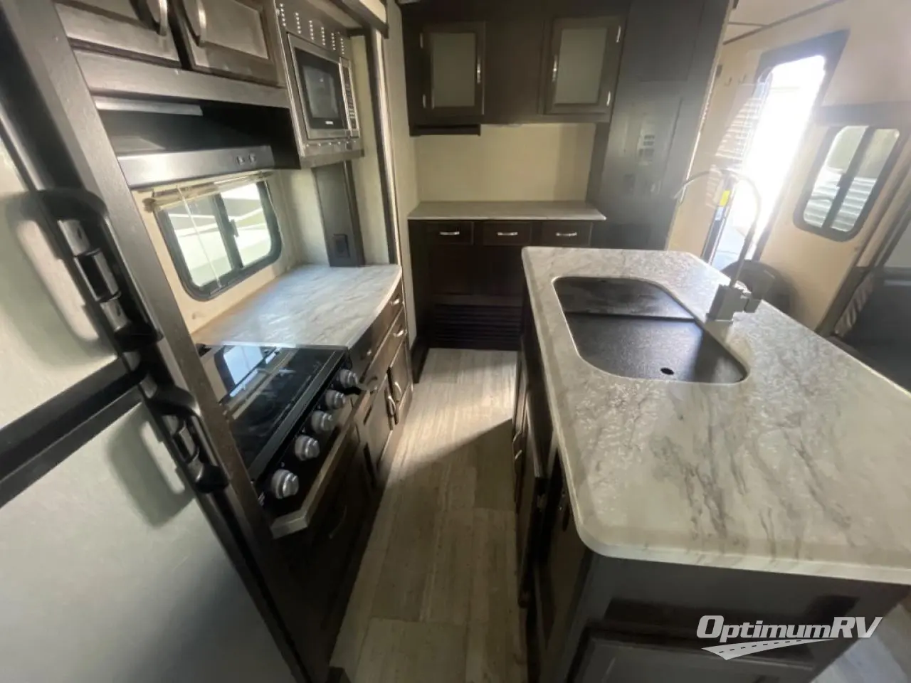 2019 Coachmen Spirit Ultra Lite 3373RL Photo 16