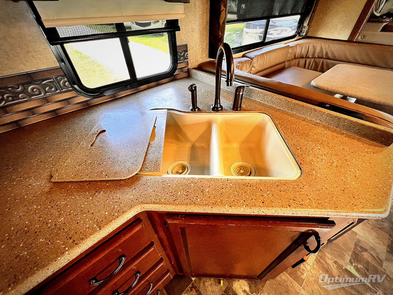 2014 Thor Four Winds Super C 33SW Photo 11