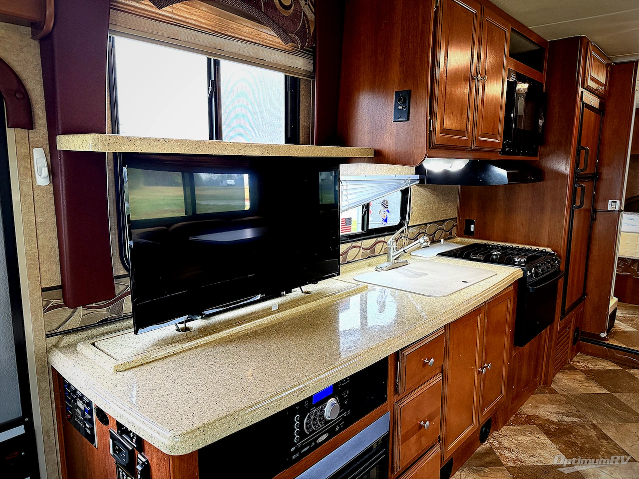 2014 Coachmen Leprechaun 319DS Ford 450 Photo 7