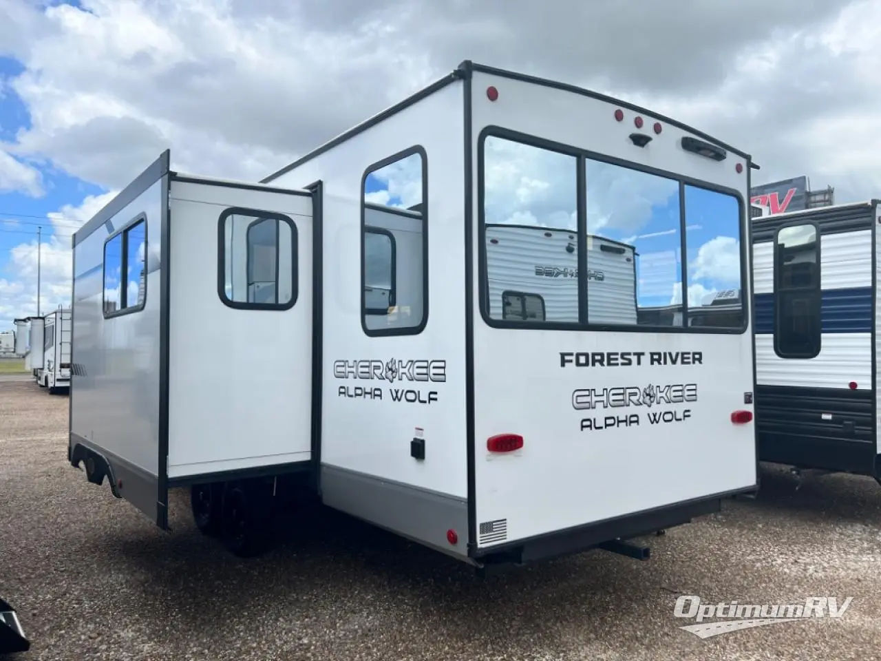 2025 Forest River Cherokee Alpha Wolf 2500RL-L Photo 3
