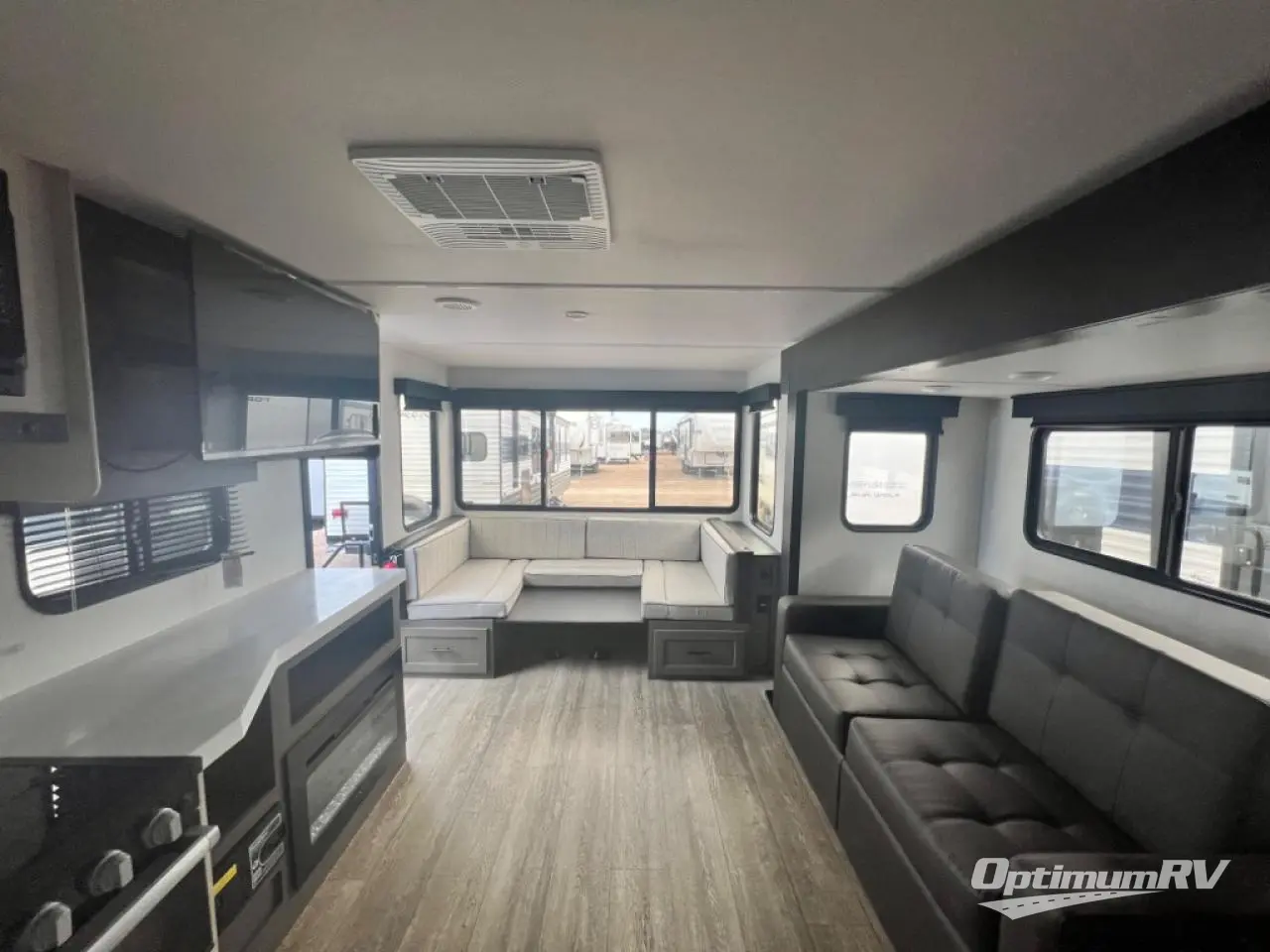 2025 Forest River Cherokee Alpha Wolf 2500RL-L Photo 4