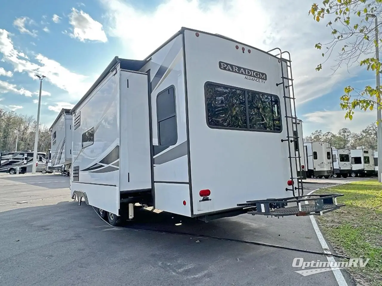 2020 Alliance Paradigm 340RL Photo 3